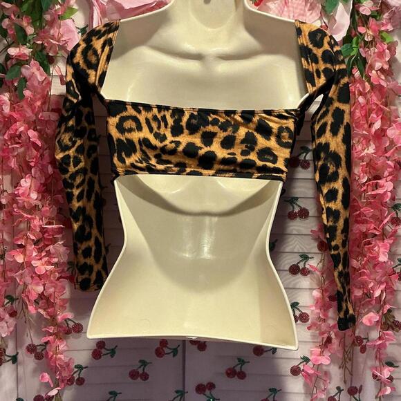 Fashion nova Leopard print crop top #leopardprint #ruffles - Picture 2 of 7